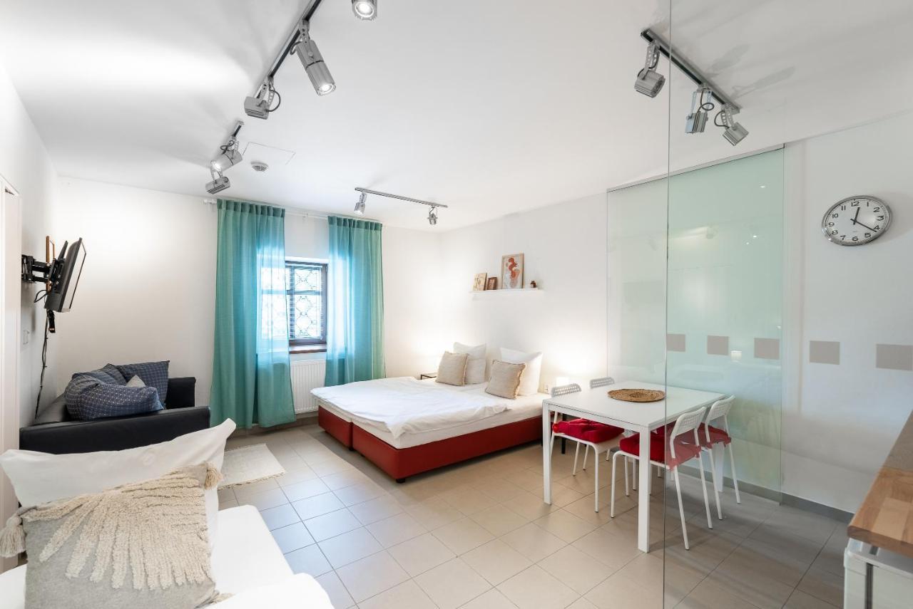 Apartman Muzeum Obchodu Карлштейн Экстерьер фото